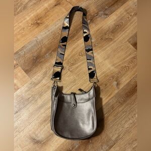 TRENDY Vegan leather camo grunge Ahdorned metallic Messenger W guitar Strap nwot